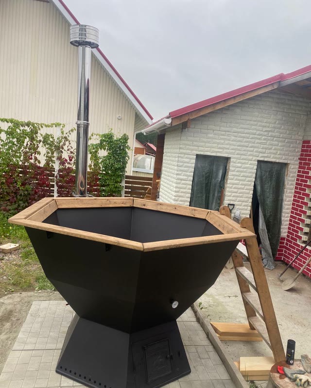 An Ember Borea hot tub at an owner's home in Serbia